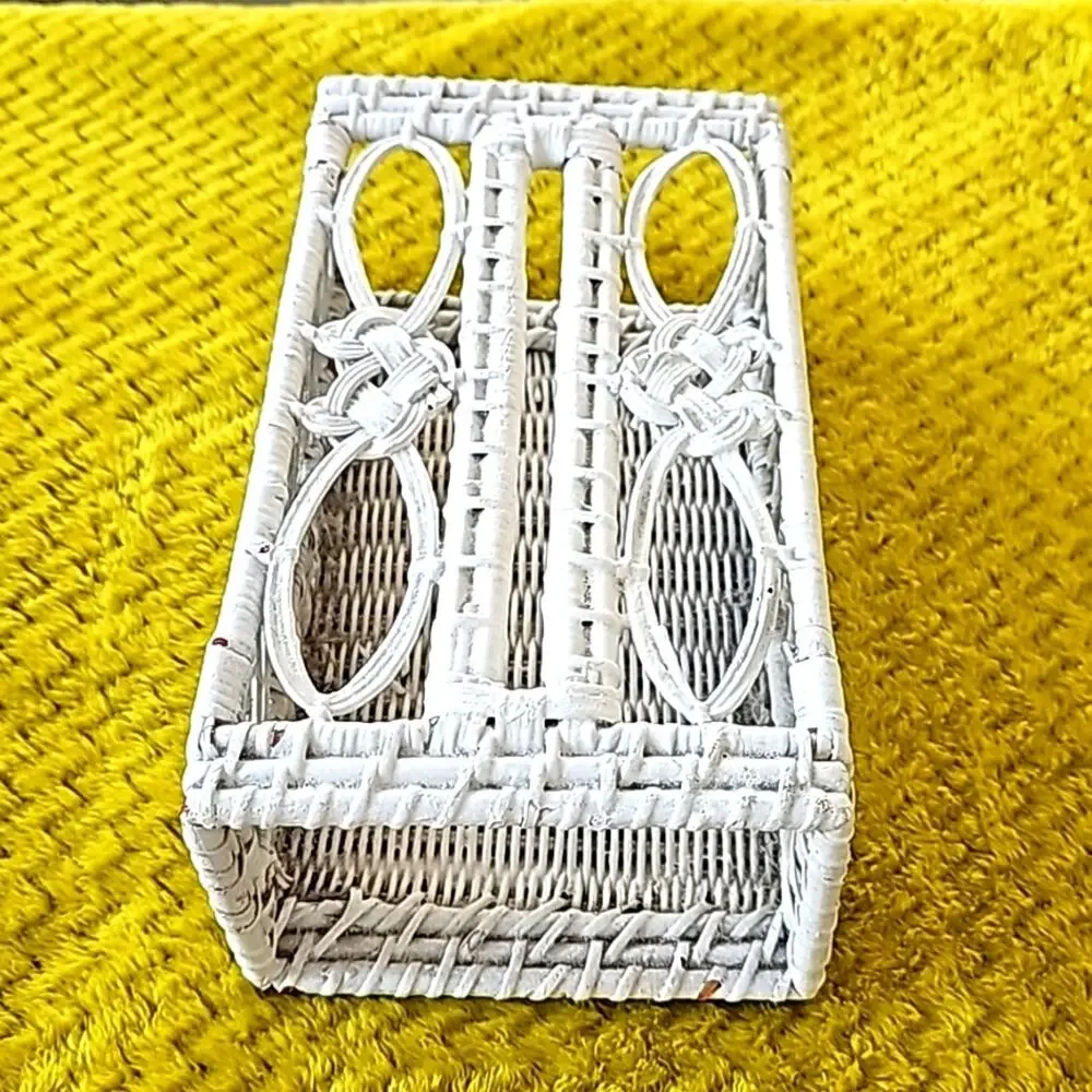 Vintage Rattan Wicker White Tissue Box Holder Home Decor Coastal 10